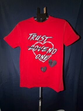 Focus Trust No One Graphic Tee Red Heart Break Shirt Small Streetwear